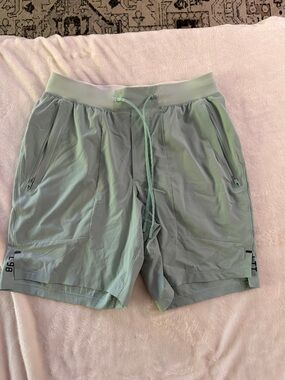 Lululemon License to Train 7” shorts, delicate mint size medium